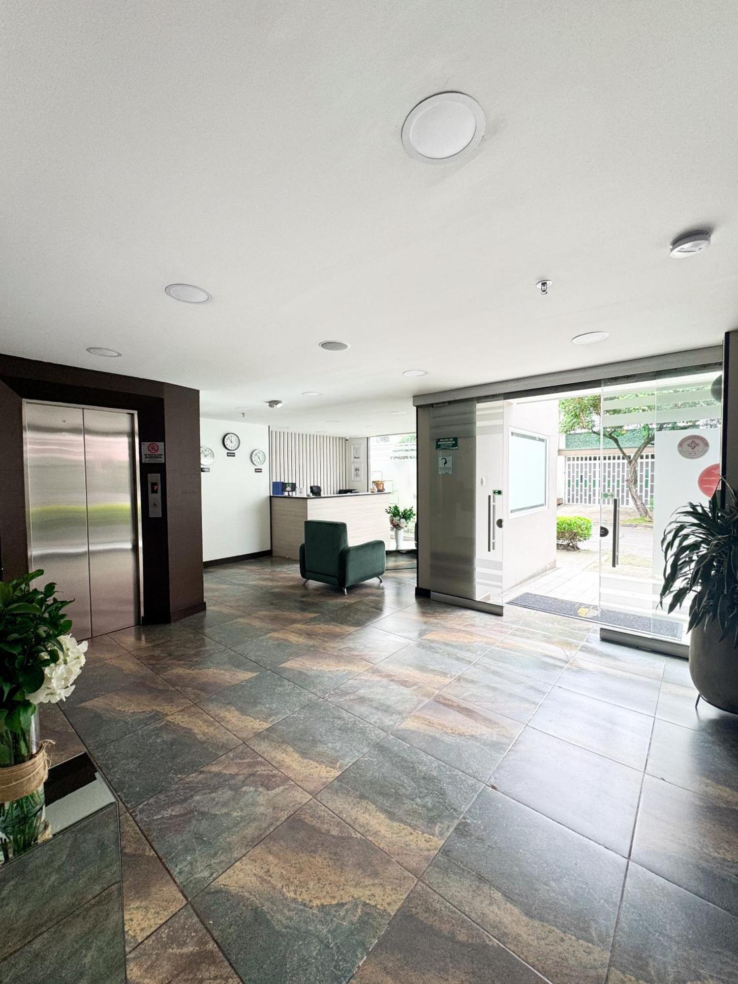 Hotel Wlh Silver Corferias Bogota Exterior photo