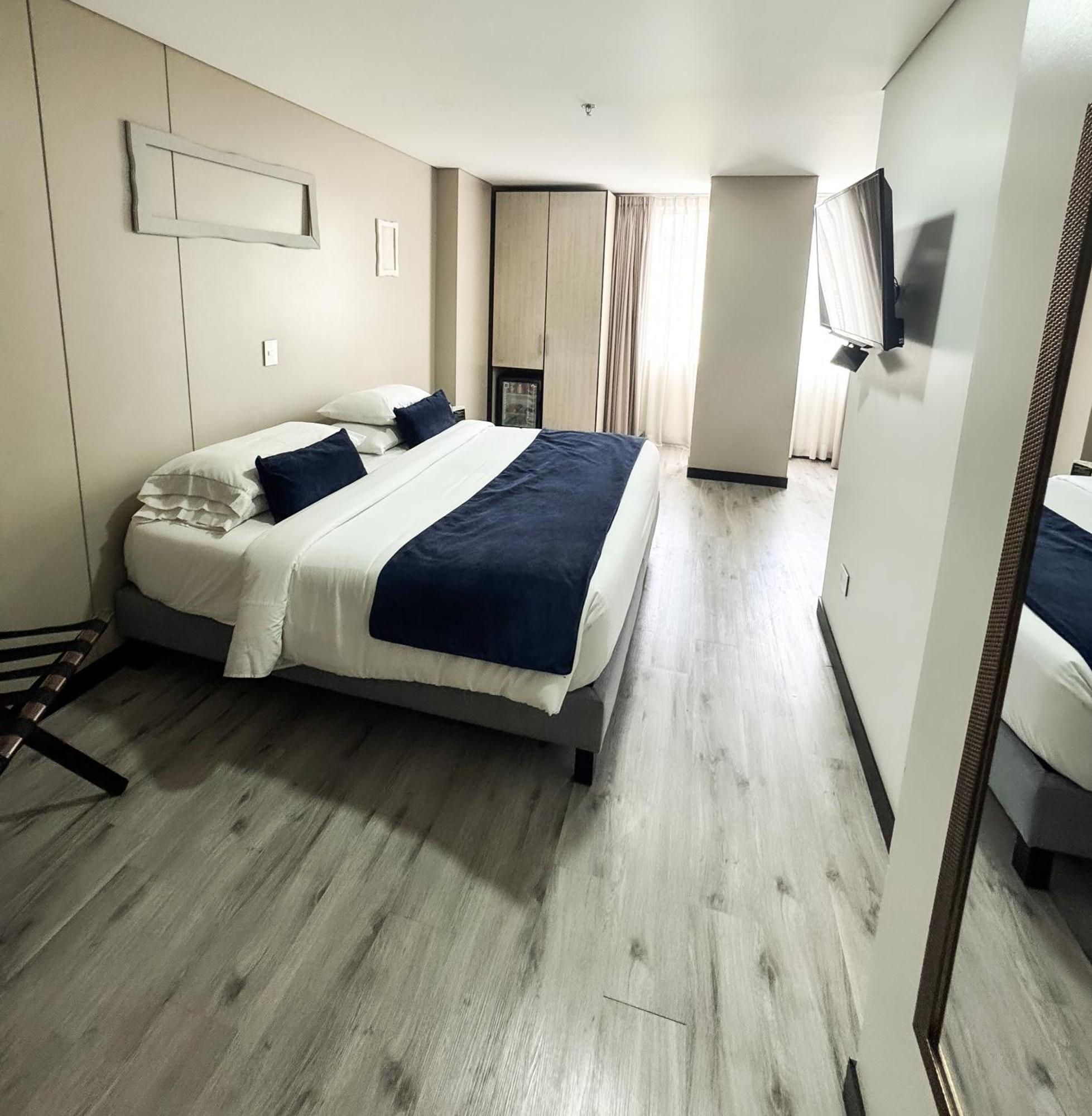 Hotel Wlh Silver Corferias Bogota Exterior photo