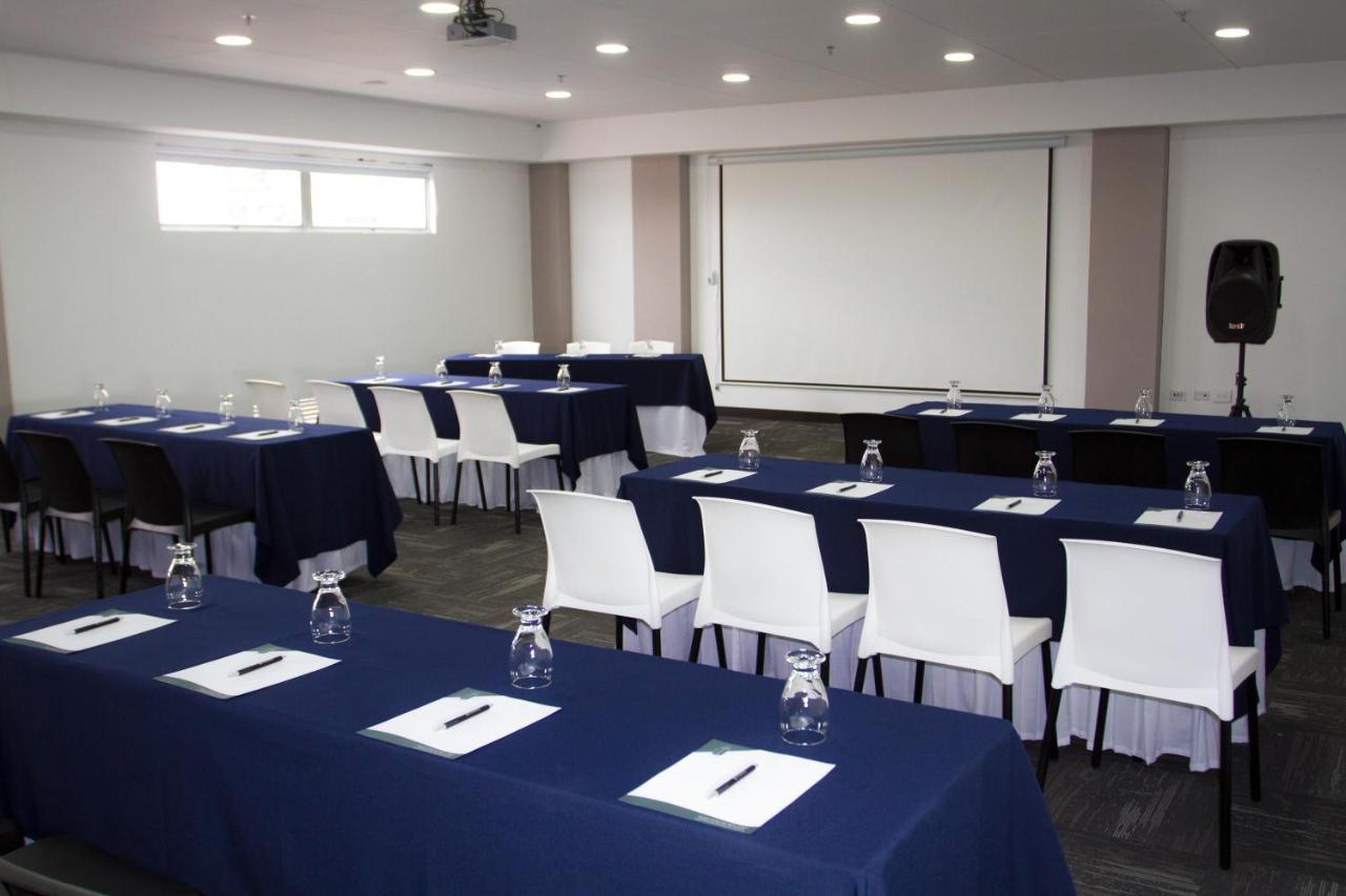 Hotel Wlh Silver Corferias Bogota Exterior photo